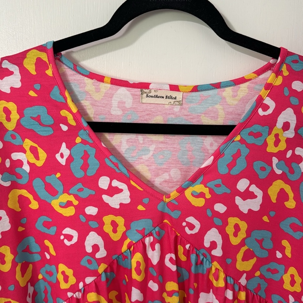 Colorful cheetah Southern Stitch top - Picture 3 of 16